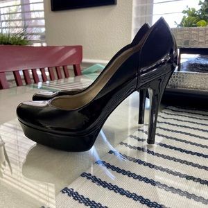 GUESS HEELS SIZE 7.5